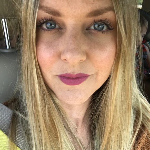 Meet your Posher, Cyndi - Picture 1 of 3